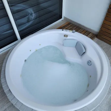 Dominique 609 With Private Jacuzzi Cartagena